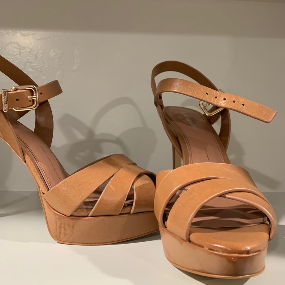 Gianni Bini Jovannaa brown leather banded heels - Picture 2 of 5